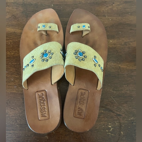 Mystique leather Tan Sandals with Blue Gem Accents size 8 - Picture 2 of 6